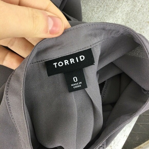 Torrid Gail Short Sleeve V-Neck Gray Blouse Top Womens Size Large - Picture 4 of 9